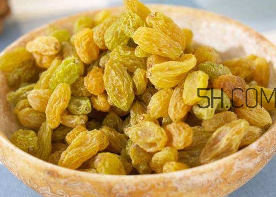 葡萄干泡水喝有什么好處？葡萄干吃之前需要洗嗎