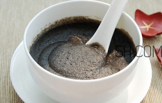 黑芝麻糊用開水沖還是溫開水？黑芝麻糊養(yǎng)胃嗎？