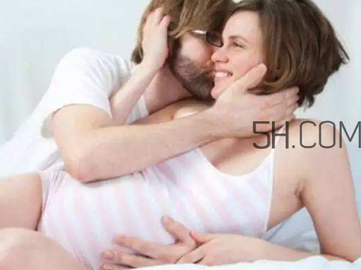 孕晚期同房有助于生產(chǎn)嗎？孕晚期同房對胎兒有影響嗎？