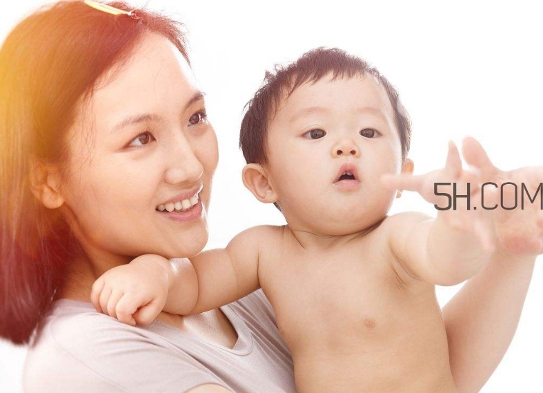 母乳和奶粉哪個好？媽媽開心最重要
