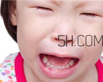 幼兒嘴巴長(zhǎng)泡疹怎么辦才好？小兒腦癱與發(fā)育遲緩一樣嗎？