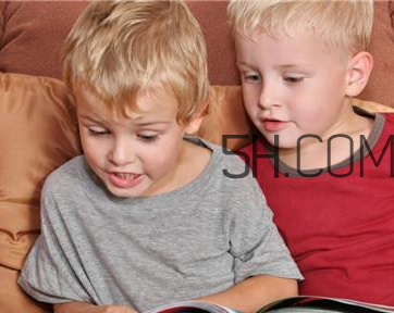幼兒嘴巴長(zhǎng)泡疹怎么辦才好？小兒腦癱與發(fā)育遲緩一樣嗎？