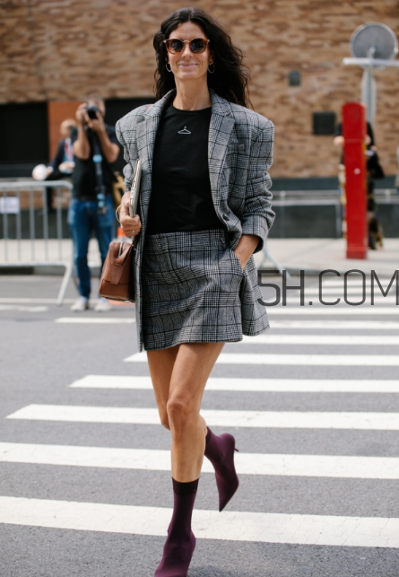 格子西裝里面怎么搭配？格子西裝內(nèi)搭穿什么？