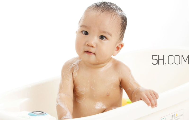 小孩風(fēng)熱感冒怎么辦？小孩子高燒手腳冰涼怎么處理？