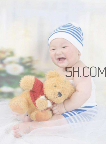 小孩風(fēng)熱感冒怎么辦？小孩子高燒手腳冰涼怎么處理？