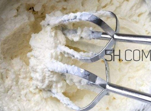 如何用牛奶自制淡奶油？淡奶油開封后能保存多久
