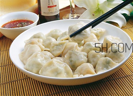 餃子和面用熱水還是冷水？餃子和面要醒多長時間？