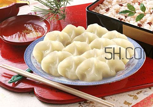 餃子和面用熱水還是冷水？餃子和面要醒多長時間？