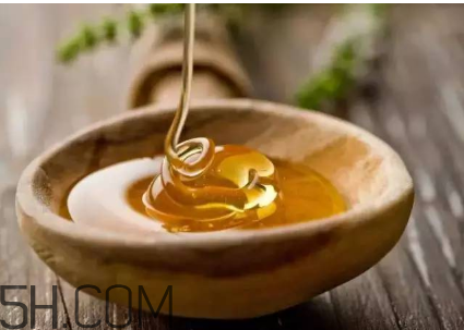 秋天喝蜂蜜有什么好處？秋天吃什么對(duì)身體好？