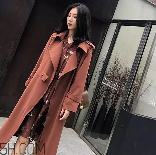 焦糖色毛衣配什么外套？焦糖色毛衣配什么顏色外套好看