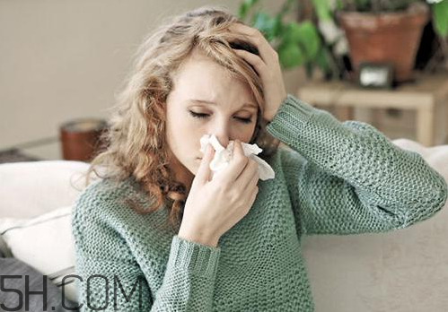 風熱感冒有哪些癥狀？風寒感冒有哪些癥狀？