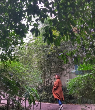 焦糖色大衣配什么顏色毛衣？焦糖色大衣毛衣搭配