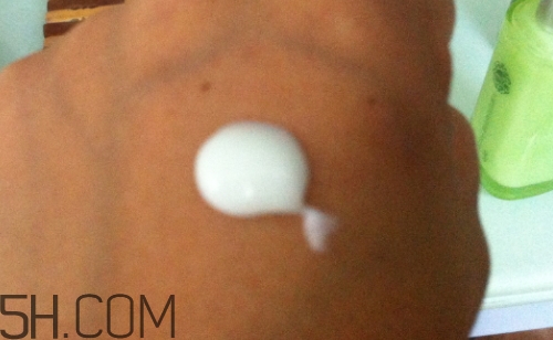 百雀羚乳液怎么打開？百雀羚乳液瓶蓋怎么開