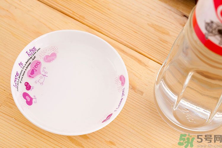 白醋和鹽水混在一起洗臉有什么好處？白醋和鹽洗臉好嗎？