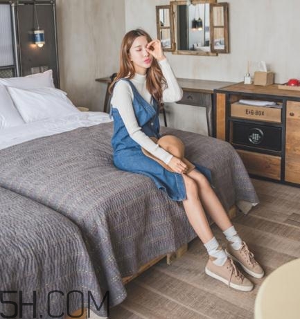 白色毛衣搭配什么裙子？白色毛衣搭配裙子圖片