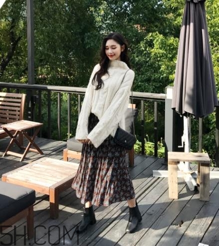 白色毛衣搭配什么裙子？白色毛衣搭配裙子圖片