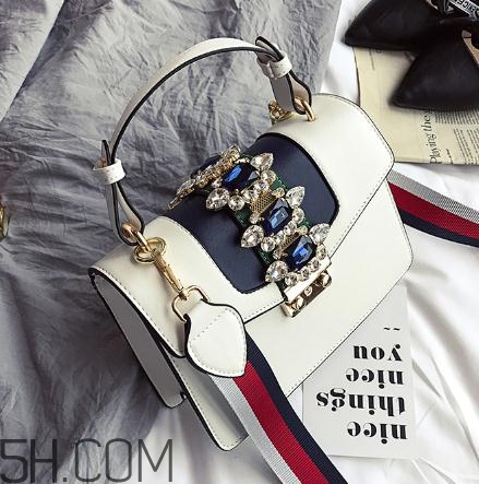 白色包包被衣服染色了怎么辦？白色包包染色怎么去除？