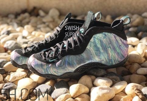 nike air foamposite one鮑魚噴實物什么樣？