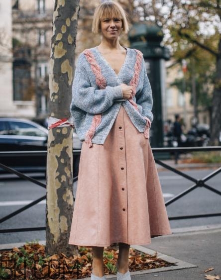 短發(fā)適合穿什么衣服？短發(fā)穿什么衣服好看？