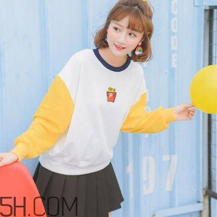 衛(wèi)衣搭配裙子好看嗎？衛(wèi)衣和裙子怎么搭配？