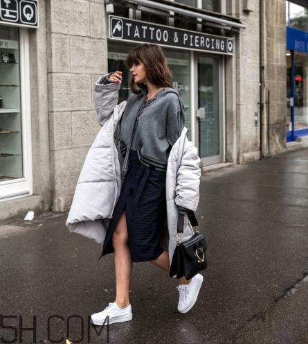 羽絨服配什么鞋子？羽絨服搭配鞋子圖片