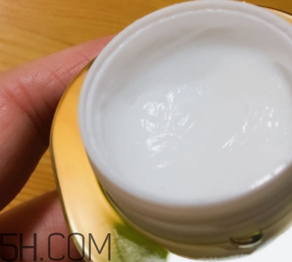 百雀羚肌初賦活系列怎么樣？百雀羚肌初賦活系列適合年齡