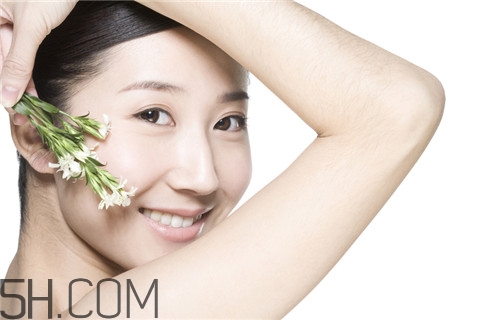 青春痘能不能擠？青春痘能用鹽水洗嗎？