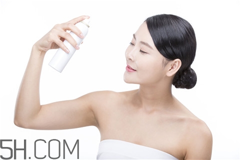青春痘能用紅霉素軟膏嗎？青春痘能用蘆薈膠嗎？
