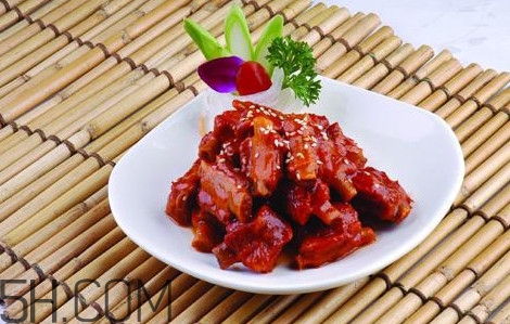 做糖醋排骨煮多長(zhǎng)時(shí)間？酸甜排骨和糖醋排骨有什么區(qū)別