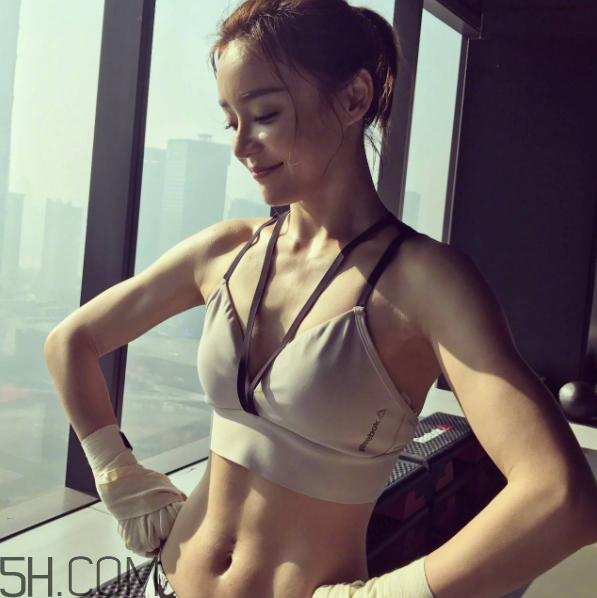 肚子上有肉可以練馬甲線嗎？女生怎么練馬甲線？