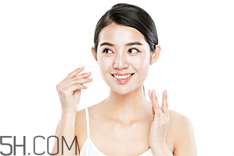 粉刺和黑頭的區(qū)別 粉刺和痤瘡一樣嗎？