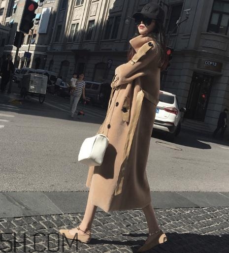 羊剪絨和羽絨服哪個(gè)好？羊剪絨大衣和羽絨服哪個(gè)保暖？