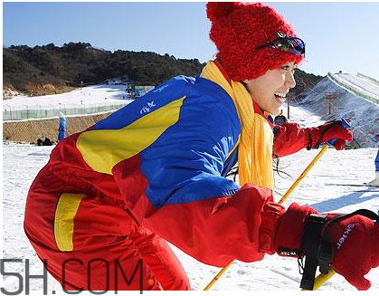 滑雪服什么牌子好？滑雪服和沖鋒衣哪個好？