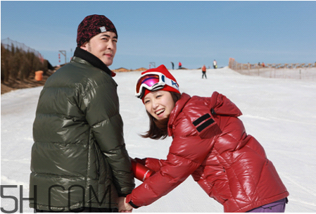 滑雪穿什么衣服比較好？滑雪鞋怎么穿？