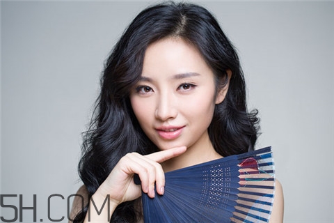 粉刺應(yīng)該擦什么藥膏？粉刺應(yīng)該用什么護(hù)膚品？