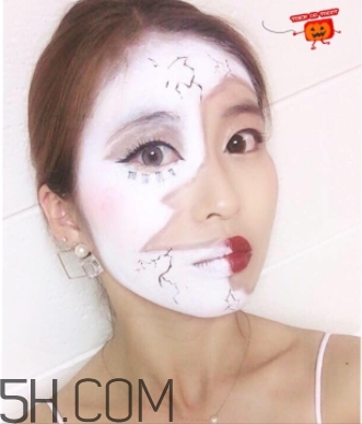 破碎娃娃妝怎么化？萬(wàn)圣節(jié)破碎娃娃妝畫(huà)法教程