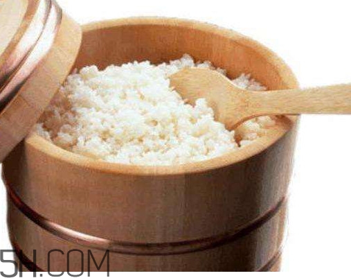 煮飯用熱水還是冷水？煮飯要放多少水