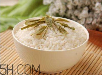 茶葉水煮飯有什么好處？茶葉水怎么煮飯