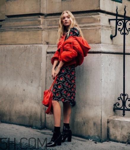 紅色羽絨服怎么搭配？紅色羽絨服搭配圖片