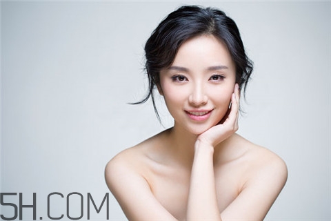 隆胸會(huì)得乳腺癌嗎？隆胸會(huì)不會(huì)影響月經(jīng)？