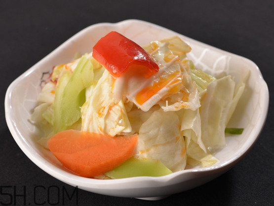四川泡菜幾天能吃？四川泡菜每次加菜時(shí)加糖還是糖水