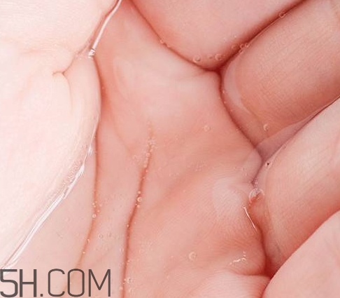 esthe dew爽膚水哪個(gè)顏色好？esthe dew化妝水不同顏色區(qū)別