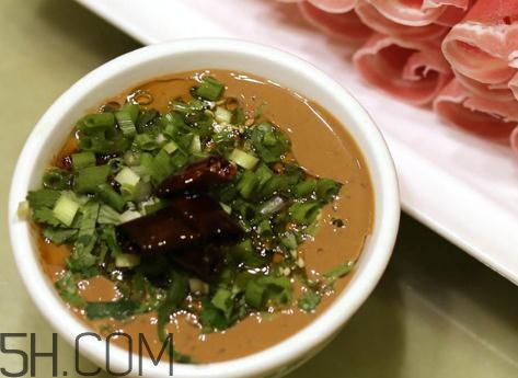 涮羊肉調(diào)料怎么調(diào)好吃？涮羊肉的麻醬怎么調(diào)？