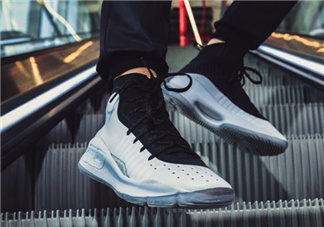 under armour curry 4黑白配色上腳效果怎么樣？