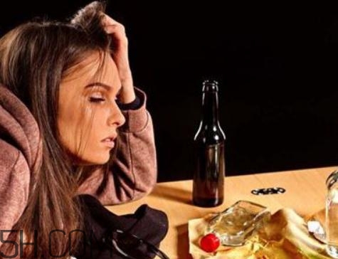 酒精肝是什么引起的？酒精肝是喝酒喝的嗎？
