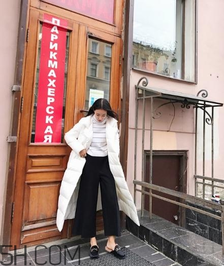 白色羽絨服配什么顏色毛衣？白色羽絨服搭配毛衣圖片