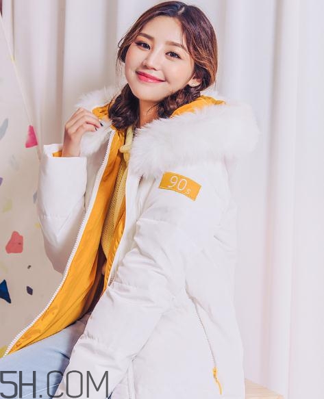 白色羽絨服發(fā)黃怎么洗白？白色羽絨服染色怎么能去掉？