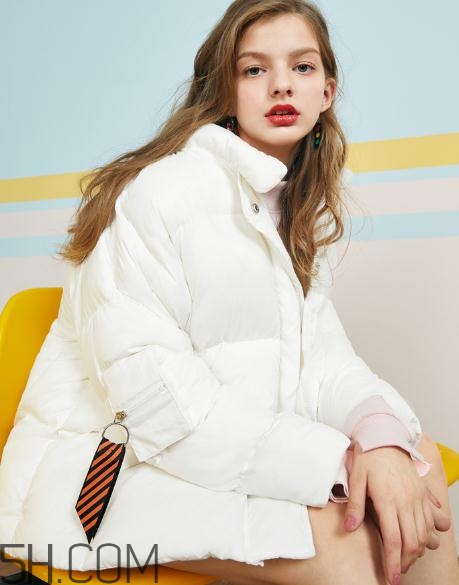白色羽絨服怎么保存不發(fā)黃？白色羽絨服怎么打理？