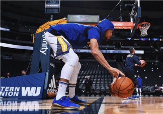 under armour curry 4 low勇士隊(duì)藍(lán)金配色會發(fā)售嗎？