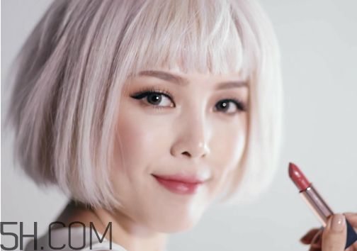 女生怎樣學(xué)會(huì)快速化妝？新手化妝需要的基本用品